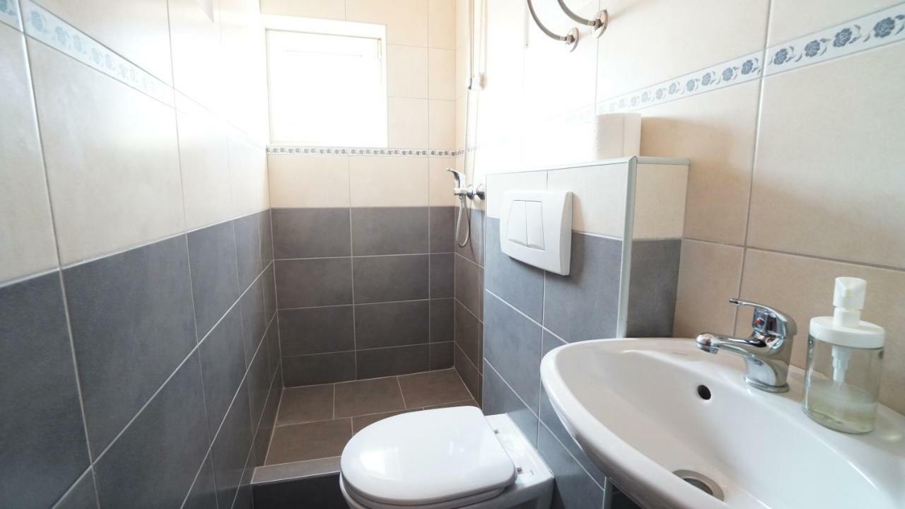 Guest House Sandra ทิสโน ภายนอก รูปภาพ