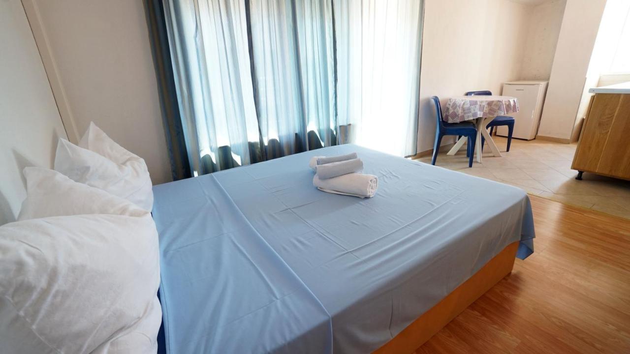 Guest House Sandra ทิสโน ภายนอก รูปภาพ